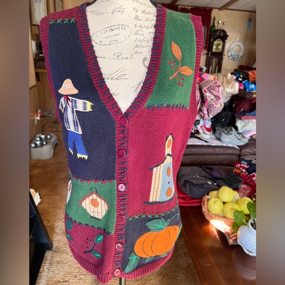 Woman’s vintage Capacity fall embroidered knit sweater vest. - Picture 12 of 16